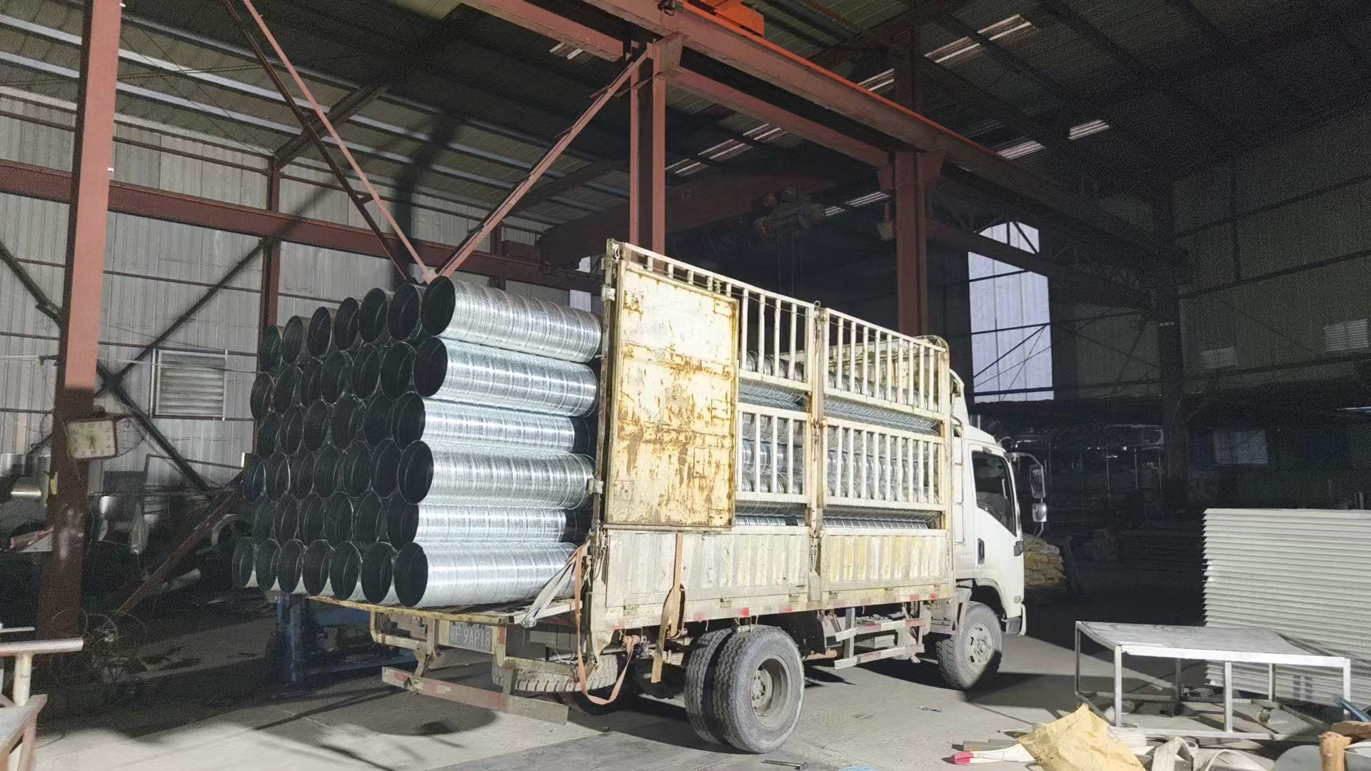 湖北馳亮機(jī)電感謝客戶信任，加班送貨中